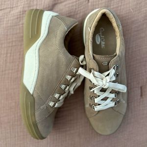 Tan Dr. Scholl’s Tennis Shoes